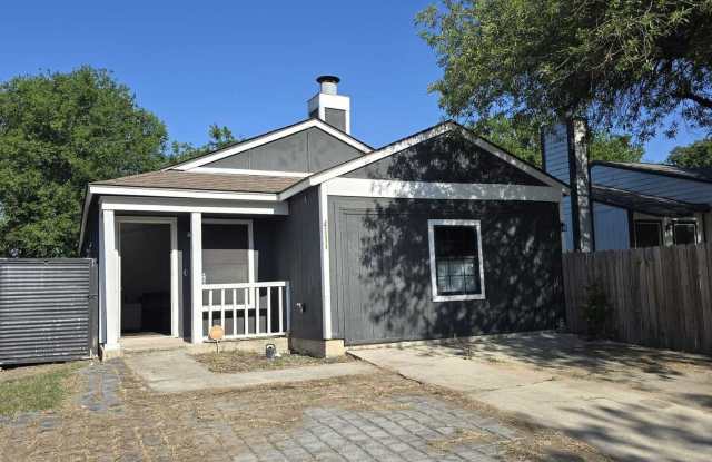 Beautifully maintained rental home conveniently located in Northeast San Antonio! Gallery 3