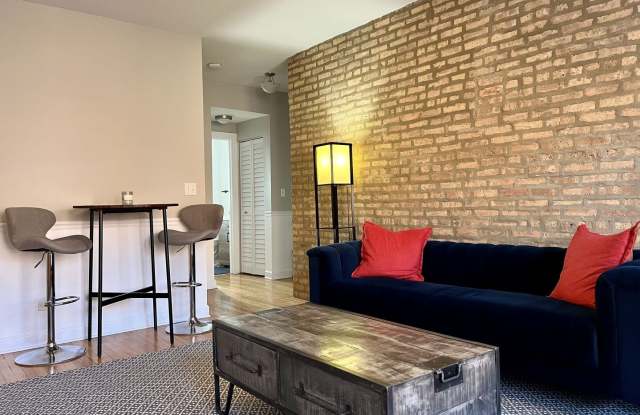 2607 W Gunnison Street Gallery 3