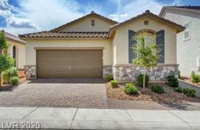 Beautiful home w/ 3 spacious bedrooms+den. photos photos