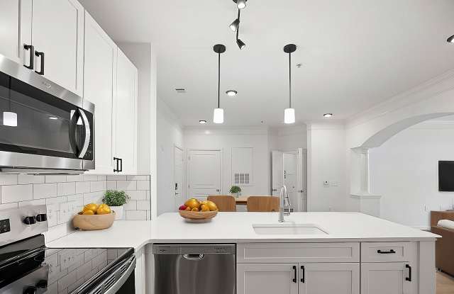 Weston Lakeside Apartments Gallery 4