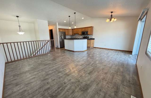 Spacious 3-Bedroom Townhome in West Fargo Gallery 4