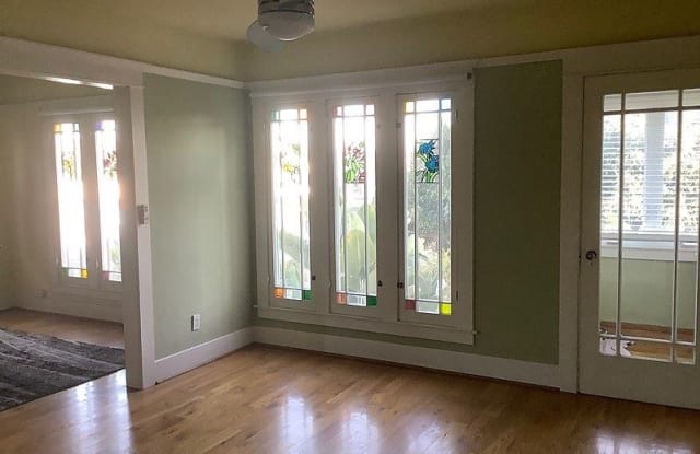 121 Brooks Avenue - 121 Brooks Avenue, Los Angeles, CA 90291