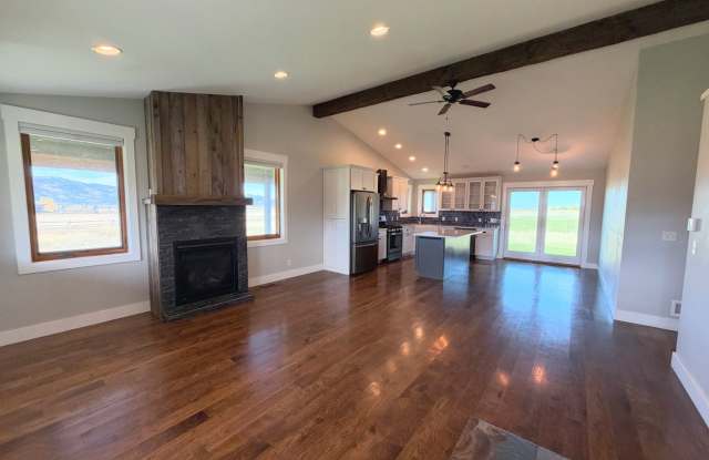 Beautiful 3-Bedroom Custom Home on 4.89 Acres – Victor, Idaho Available now Gallery 4