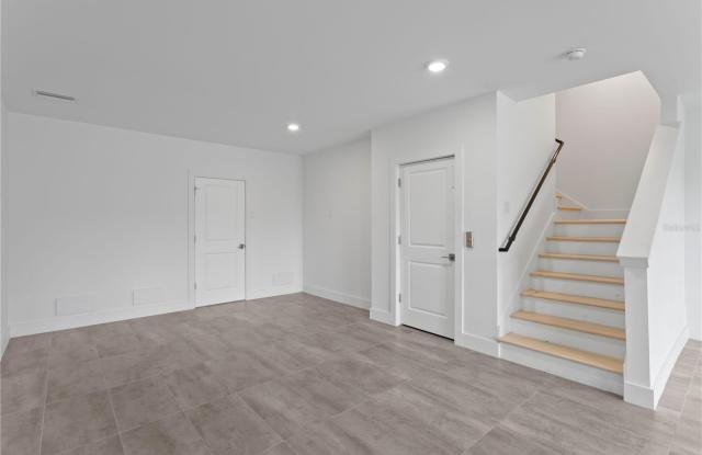 90 COLUMBIA Drive Gallery 4