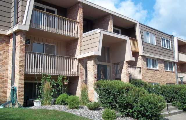 Updated 1 Bed Condo in St. Louis Park - Available May 1st! - 7412 West 22nd Street, St. Louis Park, MN 55426