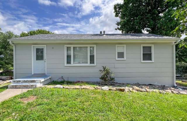 3437 N Poplar Ave photos photos