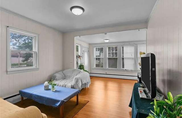 Beautiful 2-Story house by Harborside Campus Gallery 3