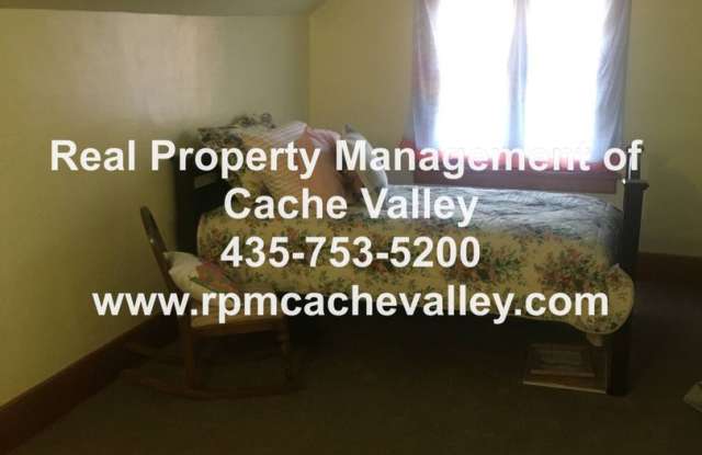Charming 4 bedroom house. Available in September! pet friendly! Gallery 3