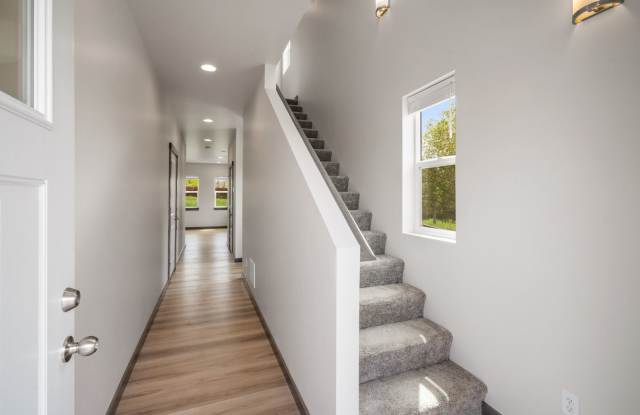 Gorgeous 3 Bedroom condos with double stall attached garages with AC-one pet negotiable!!!! - 2954 West Babcock Street, Bozeman, MT 59718