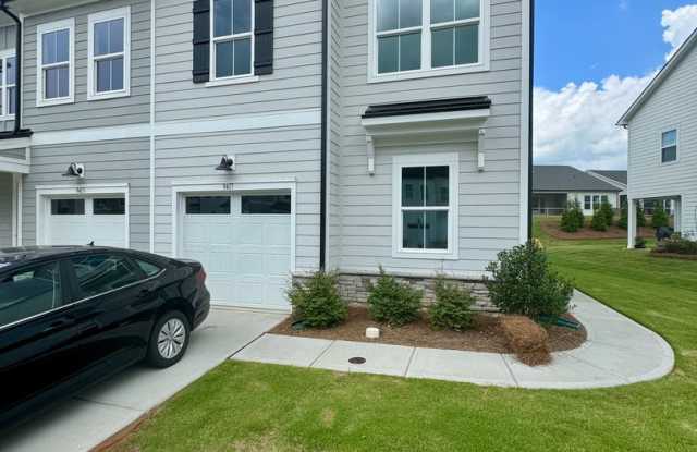 Beautiful 4BR/3BA Townhouse in Griffith Lakes Gallery 3