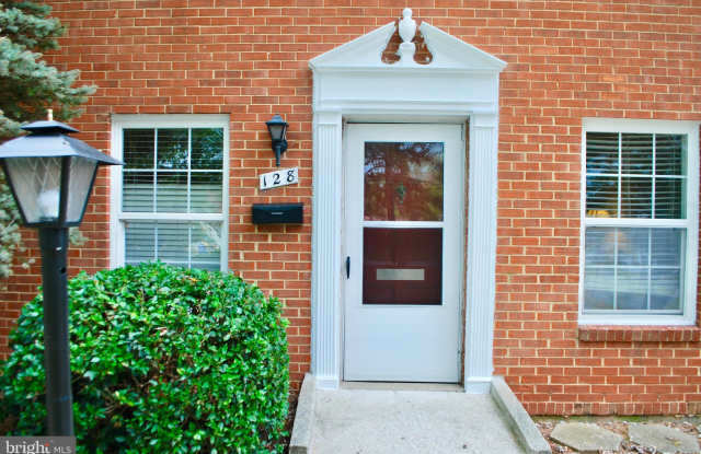 128 N STERLING BOULEVARD Gallery 3
