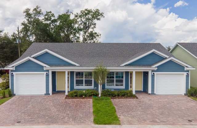 Beautiful 3/2 Energy Efficient 1 Story Attached Home w/ 1 Car Garage Gallery 1