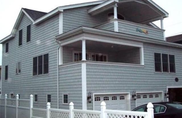 72 Ocean Drive - 72 Ocean Drive, Seabrook Beach, NH 03874