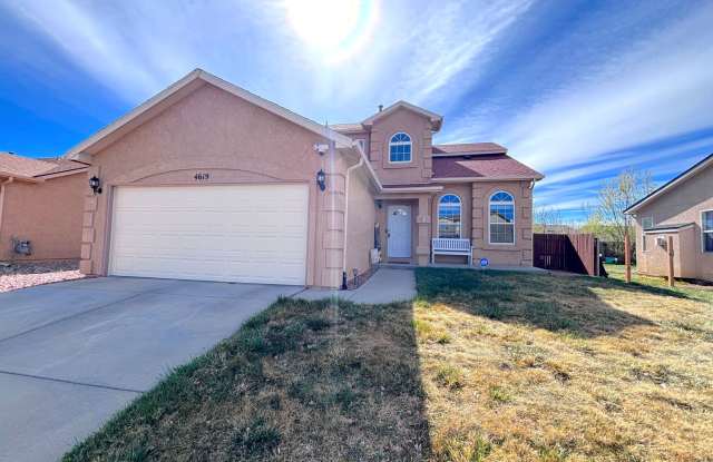 Spacious 3 Bed / 3 Bath Home Near Peterson Space Force Base photos photos