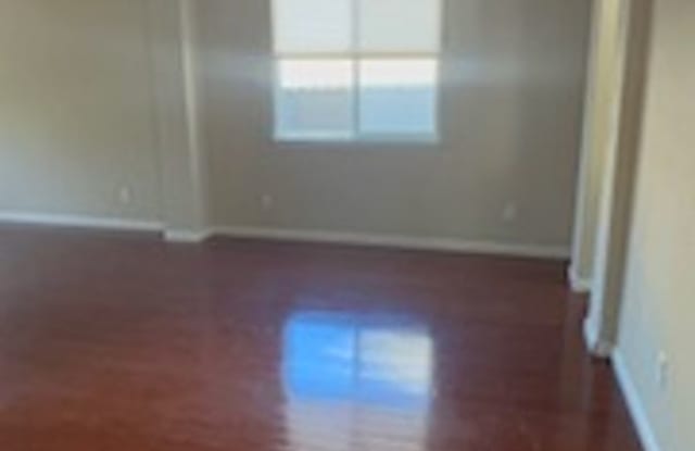 Spacious University Ridge Home | 4 Bedrooms | 3 Bathrooms | 3,160 Sq. Ft. Gallery 4