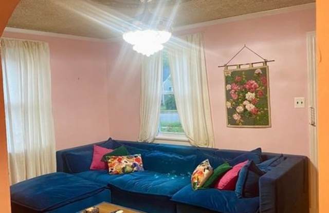 Charming 3BR House in Richmond Gallery 1