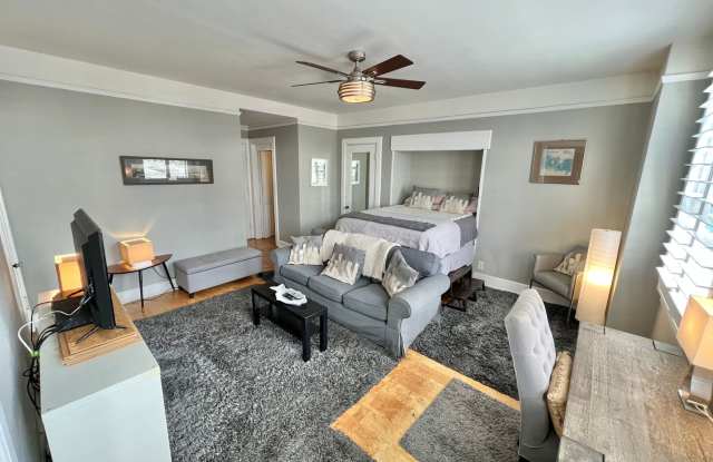 Chic Ocean-View Furnished Studio in a Historic Downtown Long Beach Building Gallery 3