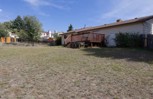 Northeast 5-Bedroom Home w/ Large Backyard! Gallery 4