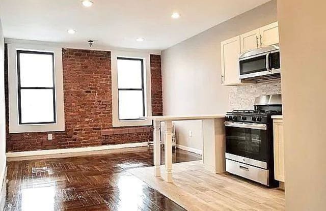 1072 Woodcrest Avenue - 1072 Woodcrest Avenue, Riverhead, NY 11901 1072 Woodcrest Avenue - 1072 Woodcrest Avenue, Riverhead, NY 11901