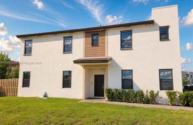 796 NE 208th Lane th 796, Miami Gardens, FL 33179 Gallery 4