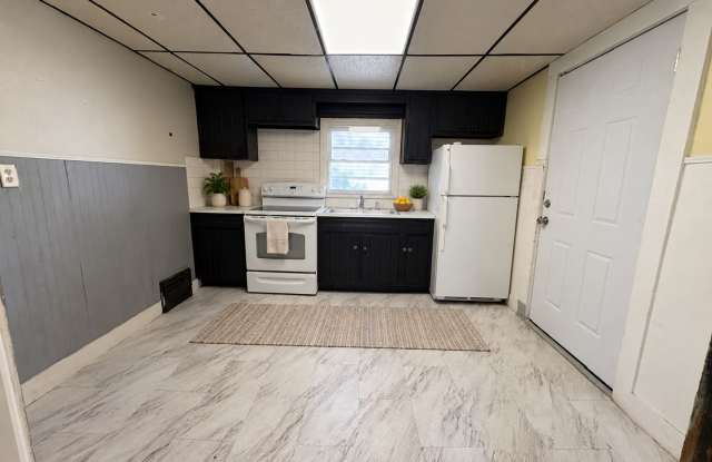 3-Bedroom Akron Home with a Covered Front Porch | Pets Welcome Gallery 4