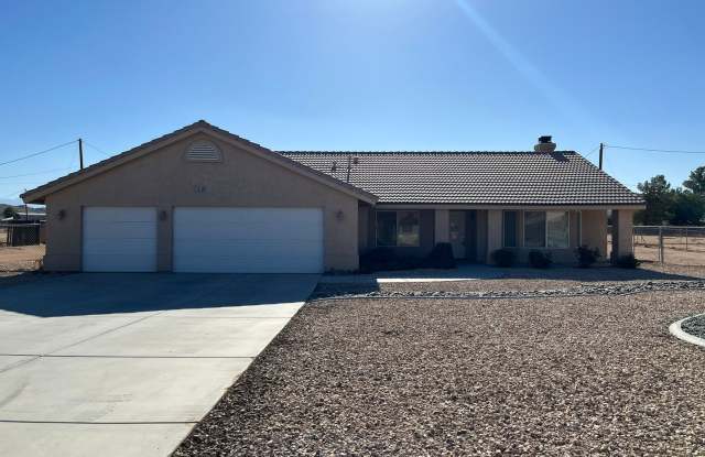 3 bedroom, 2 bathroom in Apple Valley! photos photos