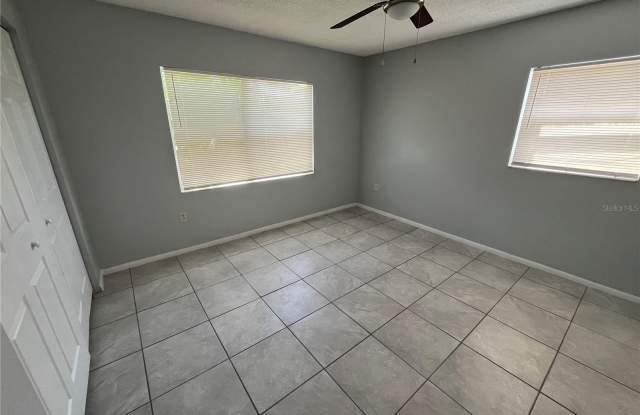 2463 AVENUE C SW Gallery 2