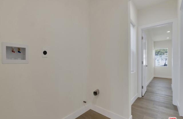 527 1/2 N 90th St Gallery 4