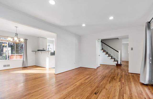 4 Bed 3.5 Bath - Derwood Colonial - Finished Basement Gallery 3