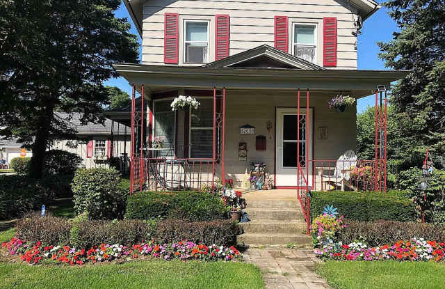 205 North Illini Street - 205 North Illini Street, Shabbona, IL 60550