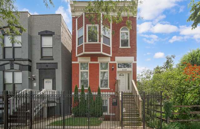 Modern Comfort in the Heart of the Near West Side - 2123 West Adams Street, Chicago, IL 60612