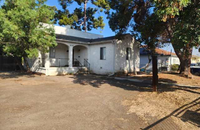 El Cajon: 1 Bedroom Cottage with HUGE Yard for Rent!!! photos photos