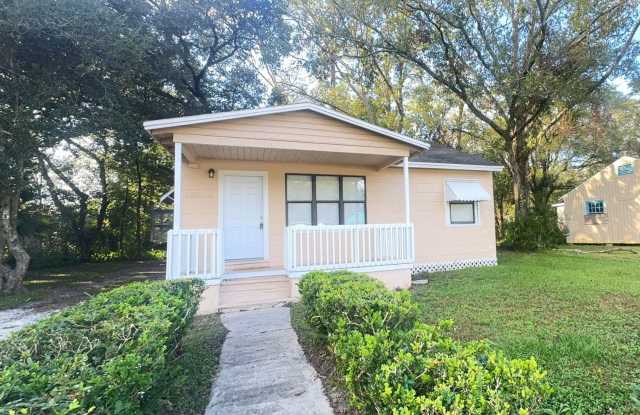 2BR/ 1BA COTTAGE HOME - Westwood Park **$400 OFF First Month Rent** - 1144 Detroit Street, Jacksonville, FL 32254
