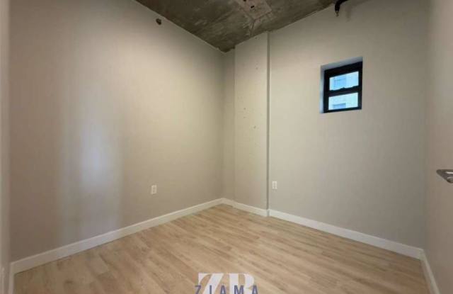 293 Hawthorne Street Gallery 4