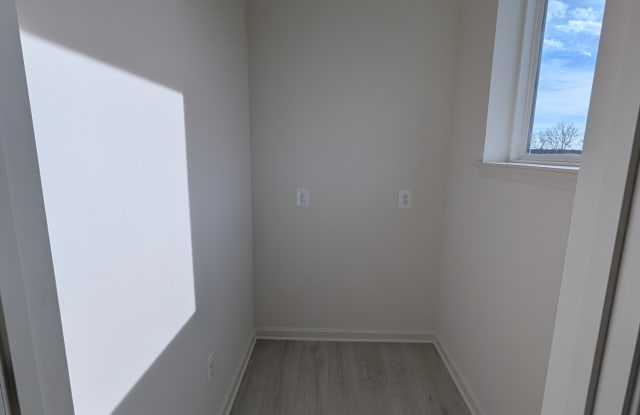 9924 -B Sir Barton Way - B Gallery 4