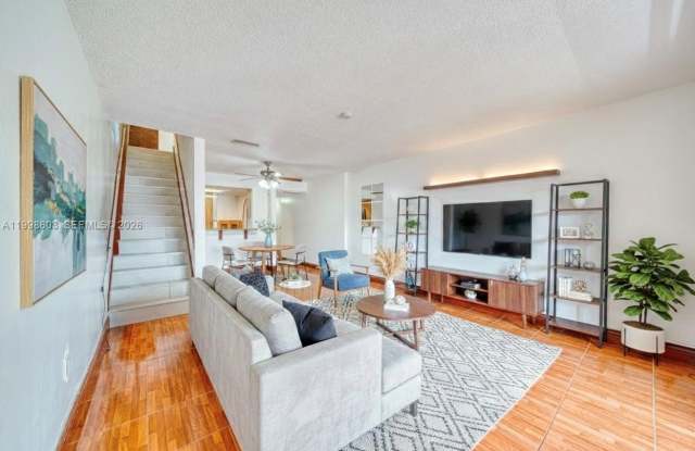 840 SW 105th Ave photos photos