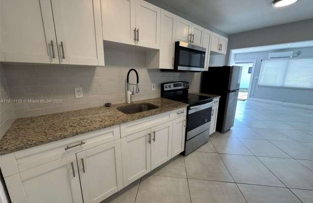 841 NW 5th Ave photos photos