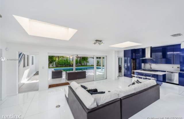 7420 SW 53rd Ct Gallery 4