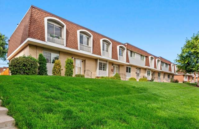 Spacious 4 Bedroom 3 Bath Townhouse in Lakewood! photos photos