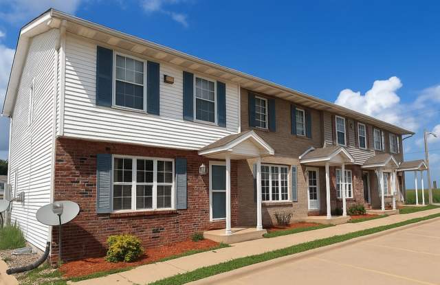 Charming 3‑Bed, 1‑Bath Townhouse in East Bloomington photos photos