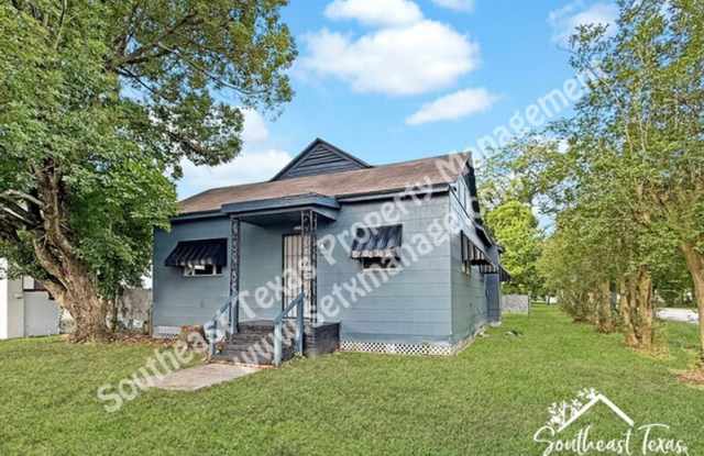 1500 Ave C photos photos