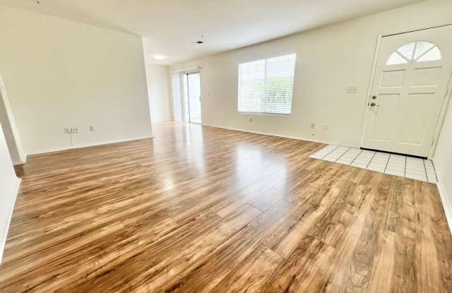 10632 Oak Street Gallery 4