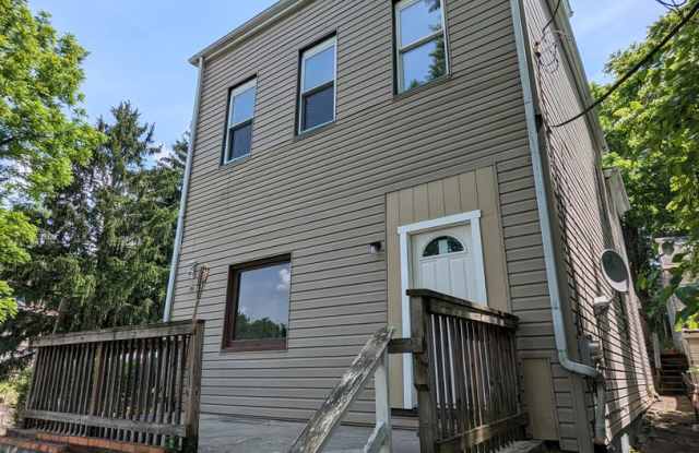 Large 4 Bedroom 1 Bathroom House (Marshall-Shadeland) photos photos