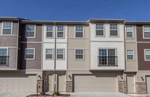 1048 Opal Way - 1048 Opal Drive, West Des Moines, IA 50266