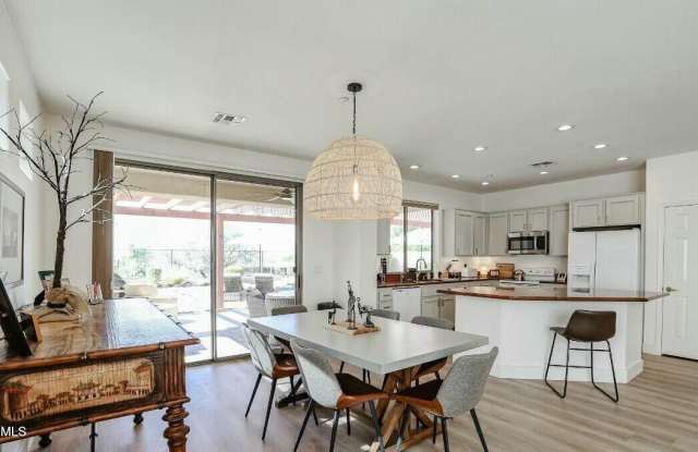 2423 W SHADOW GLEN Court Gallery 4