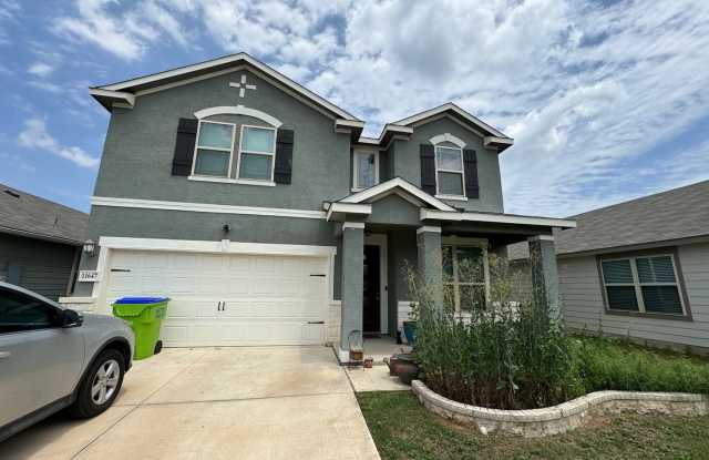 Modern 3-Bedroom Home Near Alamo Ranch with Covered Patio  Privacy Fence - 11647 Tribute Oaks, Bexar County, TX 78254