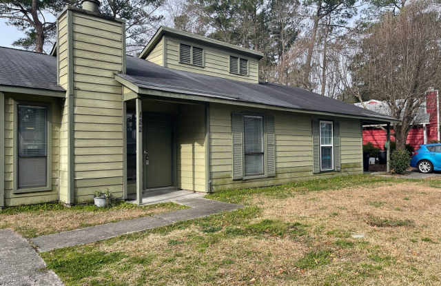 2 bedroom, 1 bath Duplex - 122 Twinwood Drive, Jacksonville, NC 28546