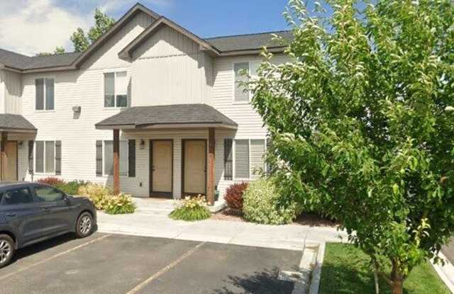 2 Bed 1.5 Bath Townhome near campus Gallery 1