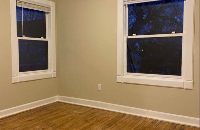Spacious 4 Bedroom 1.5 Bathroom Townhouse - 2322 North Logan Avenue, Minneapolis, MN 55411