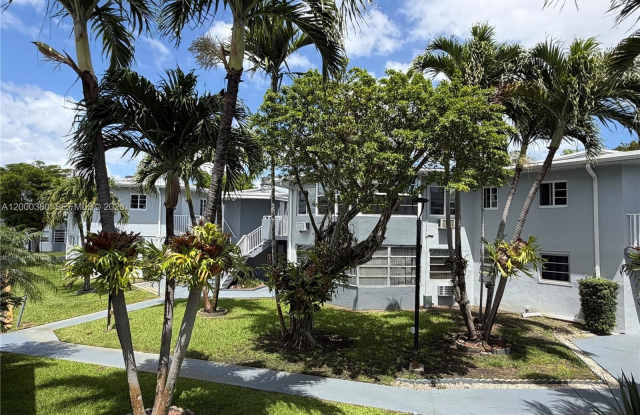 1701 NE Miami Gardens Dr photos photos